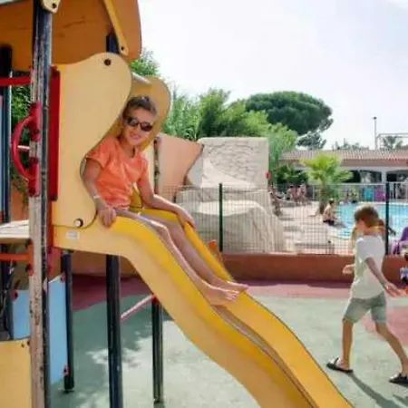 ZEcamping 3 étoiles parc aquatique piscine à 2km de la plage animaux acceptés Bormes-les-Mimosas
