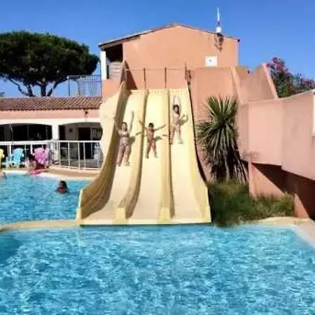 ZEcamping 3 étoiles parc aquatique piscine à 2km de la plage animaux acceptés * Bormes-les-Mimosas