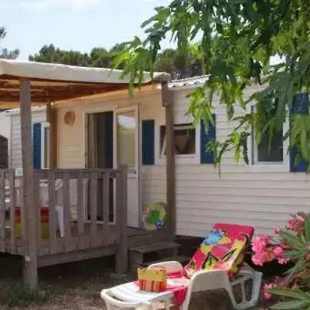 ZEcamping 3 étoiles parc aquatique piscine à 2km de la plage animaux acceptés