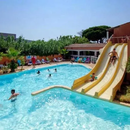 ZEcamping 3 étoiles parc aquatique piscine à 2km de la plage animaux acceptés Parque de Campismo