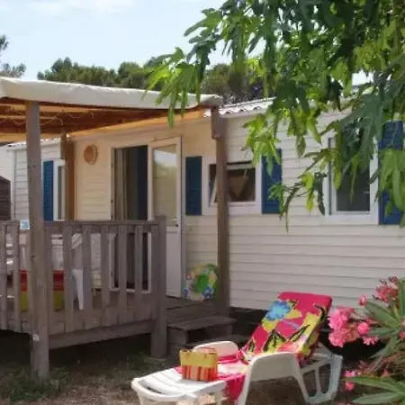 ZEcamping 3 étoiles parc aquatique piscine à 2km de la plage animaux acceptés *