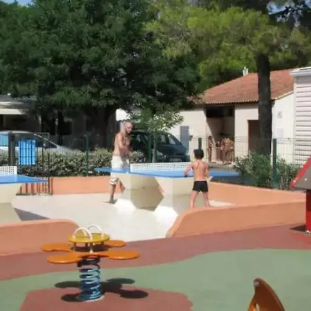 ZEcamping 3 étoiles parc aquatique piscine à 2km de la plage animaux acceptés * Bormes-les-Mimosas