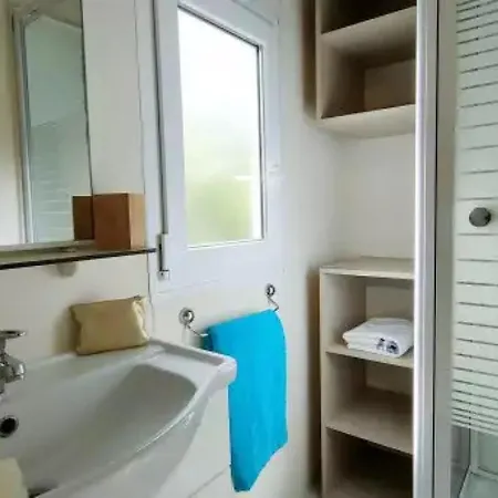 ZEcamping 3 étoiles parc aquatique piscine à 2km de la plage animaux acceptés Parque de Campismo