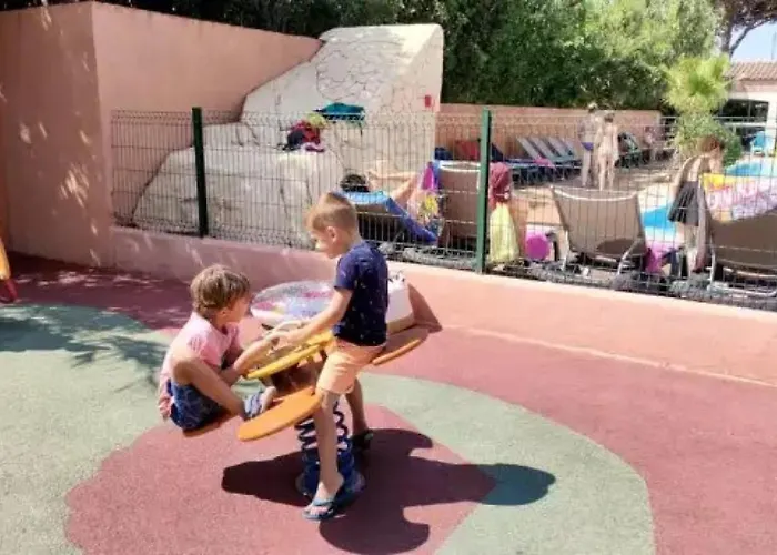 Кемпинг Zecamping 3 Parc Aquatique Piscine A 2km De La Animaux Acceptes Борм-ле-Мимоза